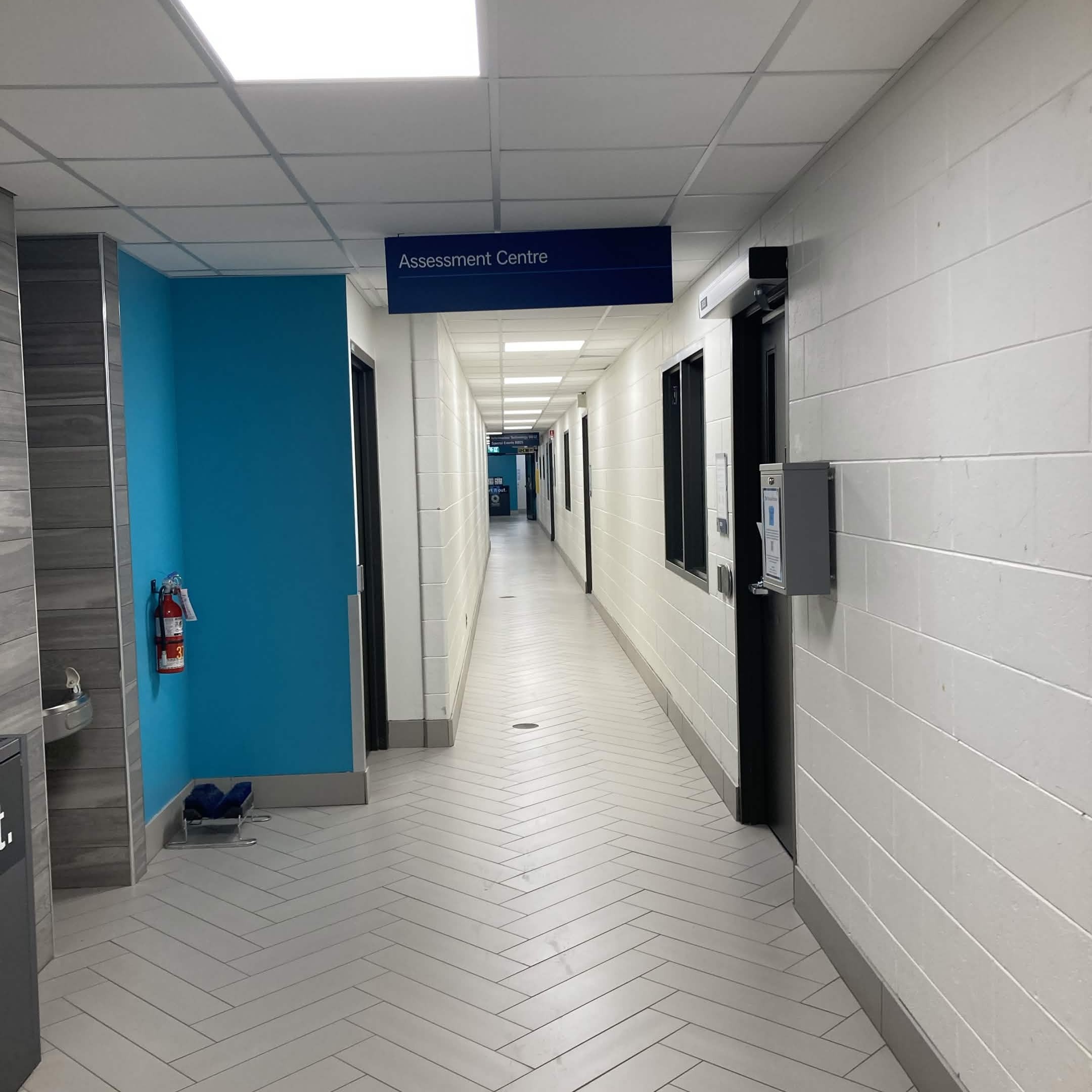hallway in campus ambience and walking sounds<br><audio controls src='/audio/18.m4a'></audio>